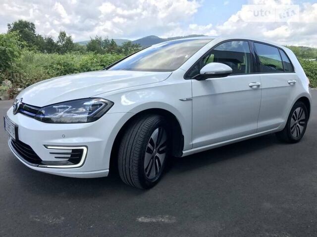 Белый Фольксваген e-Golf, объемом двигателя 0 л и пробегом 17 тыс. км за 15999 $, фото 1 на Automoto.ua