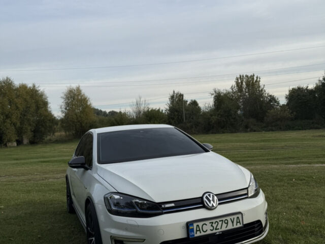 Белый Фольксваген e-Golf, объемом двигателя 0 л и пробегом 95 тыс. км за 14000 $, фото 1 на Automoto.ua