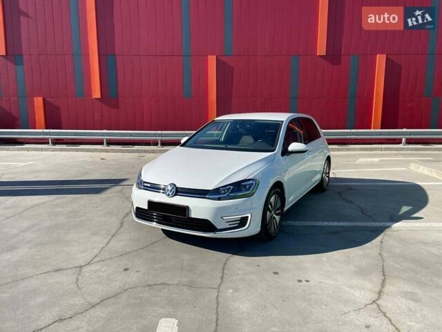 Белый Фольксваген e-Golf, объемом двигателя 0 л и пробегом 124 тыс. км за 13490 $, фото 1 на Automoto.ua