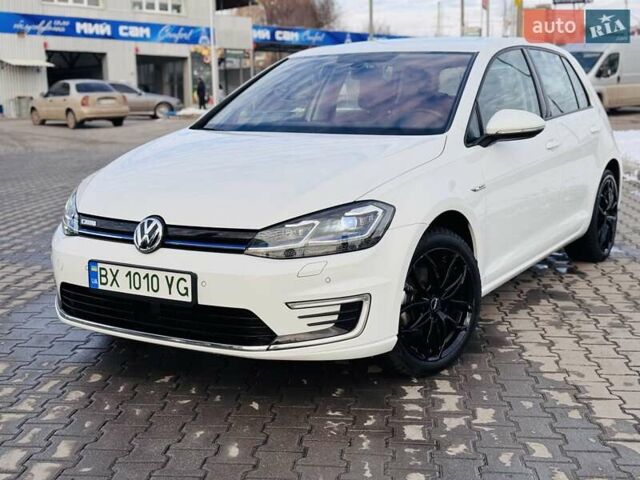 Белый Фольксваген e-Golf, объемом двигателя 0 л и пробегом 87 тыс. км за 12999 $, фото 1 на Automoto.ua