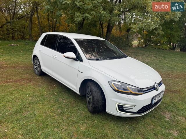 Білий Фольксваген e-Golf, об'ємом двигуна 0 л та пробігом 91 тис. км за 16500 $, фото 1 на Automoto.ua
