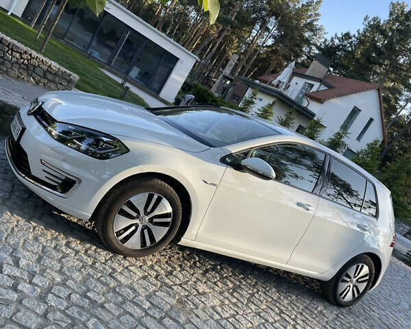 Білий Фольксваген e-Golf, об'ємом двигуна 0 л та пробігом 63 тис. км за 19500 $, фото 1 на Automoto.ua