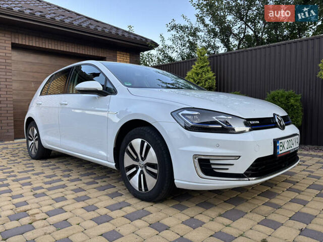 Білий Фольксваген e-Golf, об'ємом двигуна 0 л та пробігом 49 тис. км за 14799 $, фото 1 на Automoto.ua