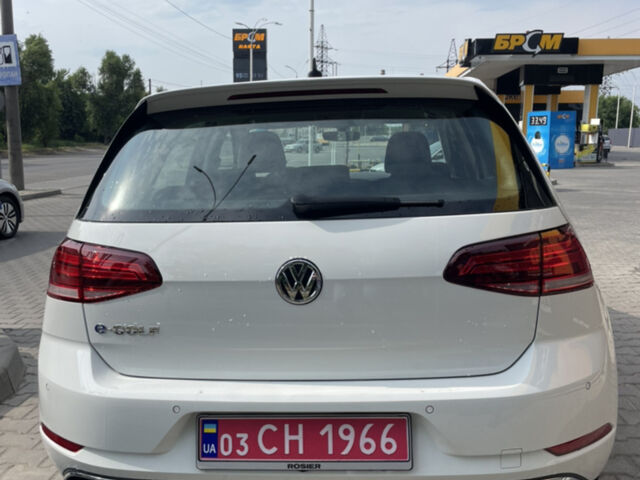Белый Фольксваген e-Golf, объемом двигателя 0 л и пробегом 24 тыс. км за 16500 $, фото 1 на Automoto.ua