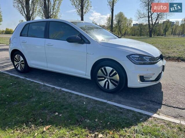 Белый Фольксваген e-Golf, объемом двигателя 0 л и пробегом 44 тыс. км за 16800 $, фото 1 на Automoto.ua