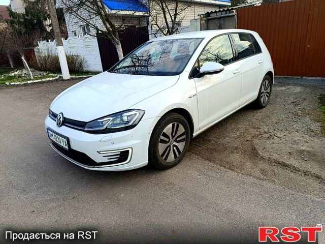 Белый Фольксваген e-Golf, объемом двигателя 0 л и пробегом 6000 тыс. км за 14500 $, фото 1 на Automoto.ua
