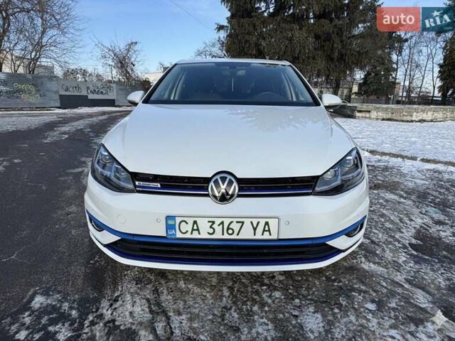 Белый Фольксваген e-Golf, объемом двигателя 0 л и пробегом 25 тыс. км за 14500 $, фото 1 на Automoto.ua