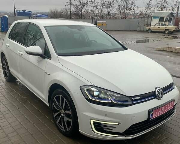 Белый Фольксваген e-Golf, объемом двигателя 0 л и пробегом 130 тыс. км за 13500 $, фото 1 на Automoto.ua