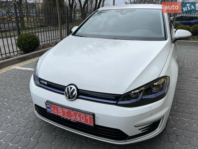 Белый Фольксваген e-Golf, объемом двигателя 0 л и пробегом 45 тыс. км за 19700 $, фото 1 на Automoto.ua