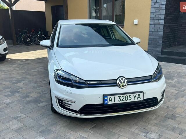 Белый Фольксваген e-Golf, объемом двигателя 0 л и пробегом 84 тыс. км за 15900 $, фото 1 на Automoto.ua