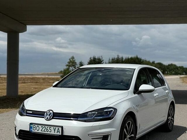 Білий Фольксваген e-Golf, об'ємом двигуна 0 л та пробігом 93 тис. км за 17999 $, фото 1 на Automoto.ua