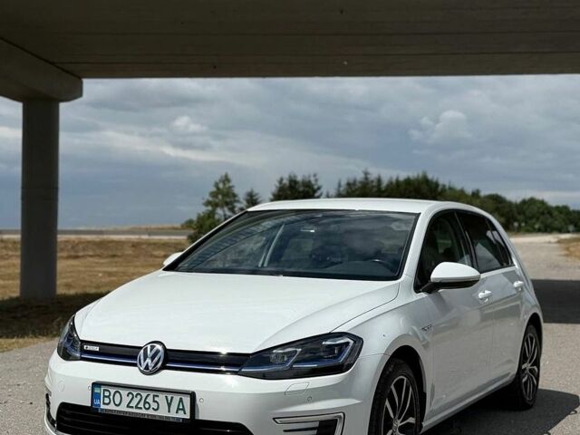 Білий Фольксваген e-Golf, об'ємом двигуна 0 л та пробігом 93 тис. км за 17500 $, фото 1 на Automoto.ua