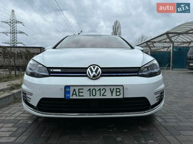 Белый Фольксваген e-Golf, объемом двигателя 0 л и пробегом 46 тыс. км за 15900 $, фото 1 на Automoto.ua