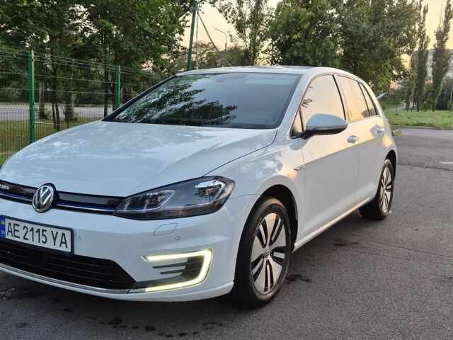 Белый Фольксваген e-Golf, объемом двигателя 0 л и пробегом 131 тыс. км за 14400 $, фото 1 на Automoto.ua