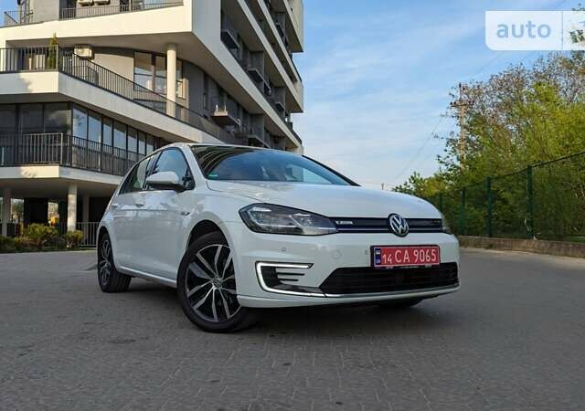 Белый Фольксваген e-Golf, объемом двигателя 0 л и пробегом 56 тыс. км за 14950 $, фото 1 на Automoto.ua