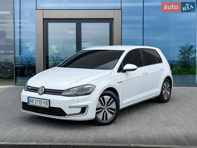 Белый Фольксваген e-Golf, объемом двигателя 0 л и пробегом 132 тыс. км за 13900 $, фото 1 на Automoto.ua