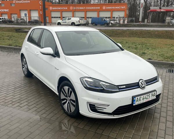 Білий Фольксваген e-Golf, об'ємом двигуна 0 л та пробігом 95 тис. км за 14950 $, фото 1 на Automoto.ua