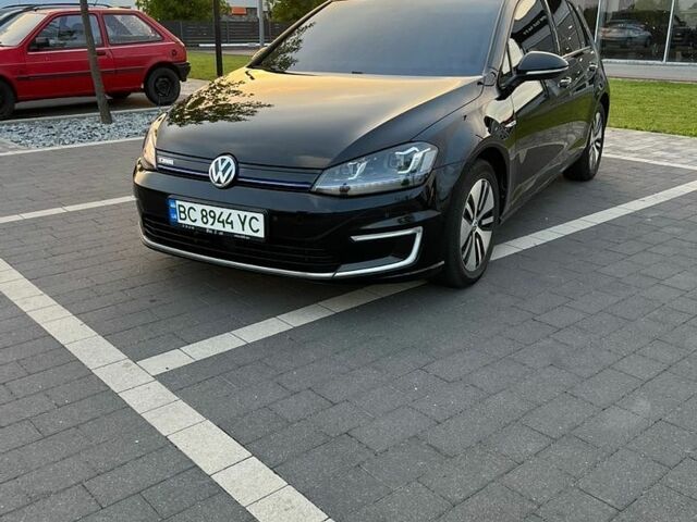 Черный Фольксваген e-Golf, объемом двигателя 0 л и пробегом 122 тыс. км за 8500 $, фото 1 на Automoto.ua