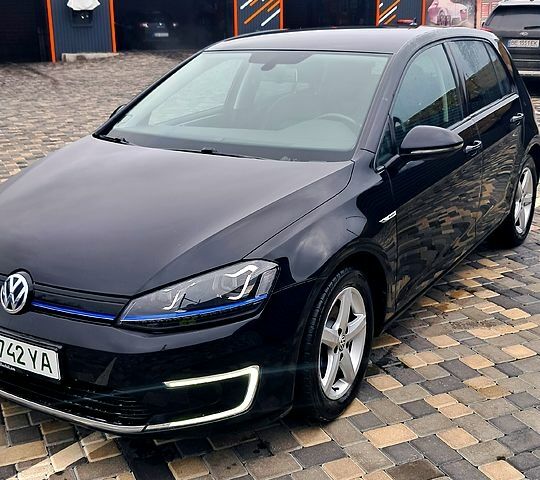 Чорний Фольксваген e-Golf, об'ємом двигуна 30 л та пробігом 155 тис. км за 9600 $, фото 1 на Automoto.ua