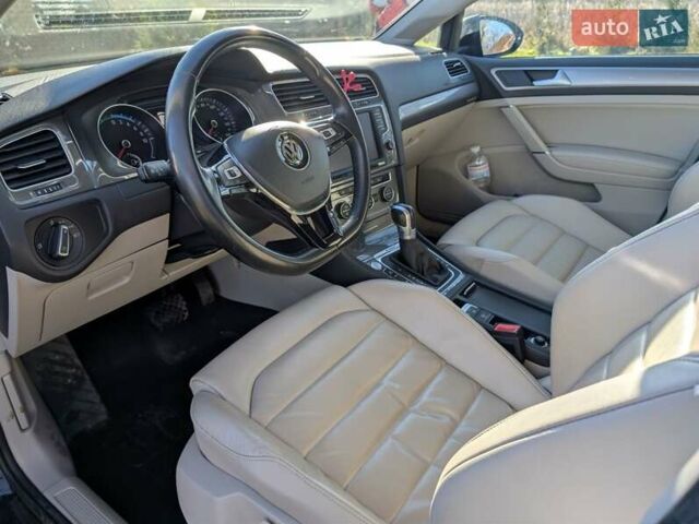 Черный Фольксваген e-Golf, объемом двигателя 0 л и пробегом 53 тыс. км за 10299 $, фото 1 на Automoto.ua