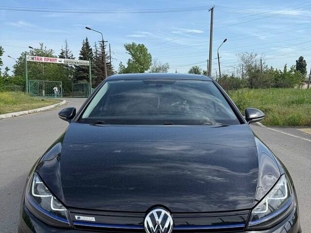 Черный Фольксваген e-Golf, объемом двигателя 0 л и пробегом 117 тыс. км за 10500 $, фото 1 на Automoto.ua