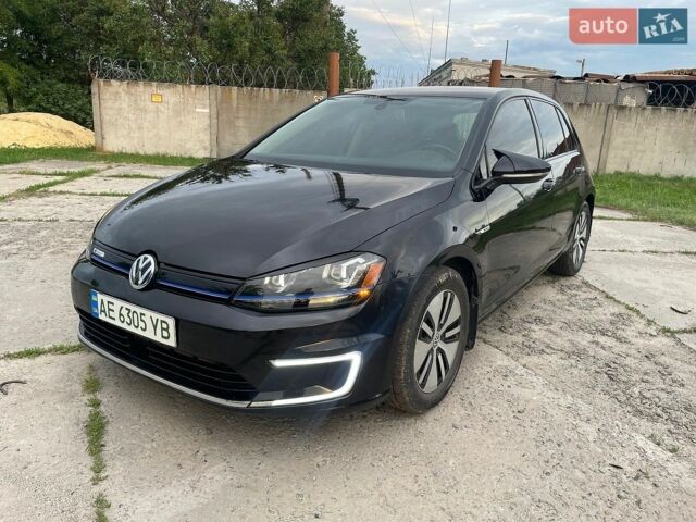 Черный Фольксваген e-Golf, объемом двигателя 0 л и пробегом 110 тыс. км за 7999 $, фото 1 на Automoto.ua