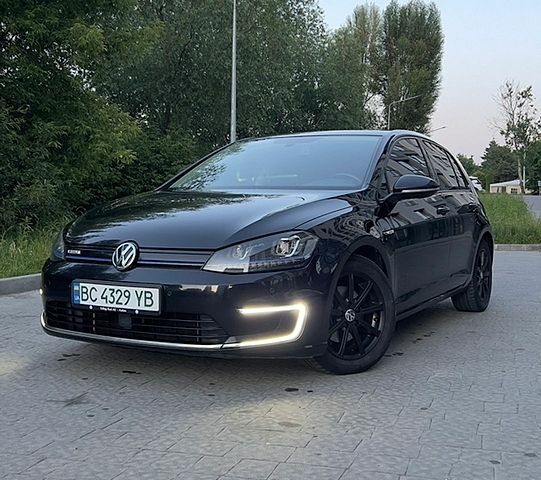 Черный Фольксваген e-Golf, объемом двигателя 0 л и пробегом 216 тыс. км за 7400 $, фото 1 на Automoto.ua