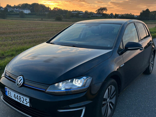 Черный Фольксваген e-Golf, объемом двигателя 0 л и пробегом 95 тыс. км за 9300 $, фото 1 на Automoto.ua
