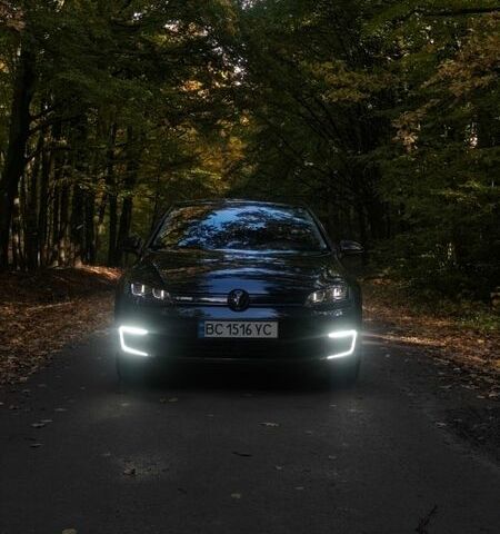 Черный Фольксваген e-Golf, объемом двигателя 0 л и пробегом 98 тыс. км за 8500 $, фото 1 на Automoto.ua