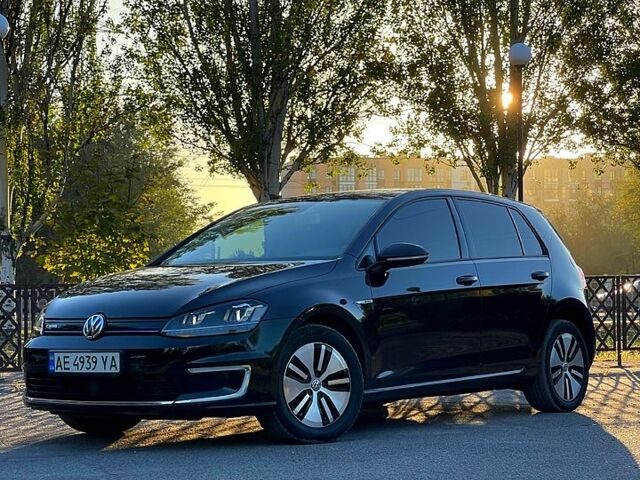 Черный Фольксваген e-Golf, объемом двигателя 0 л и пробегом 185 тыс. км за 10000 $, фото 1 на Automoto.ua