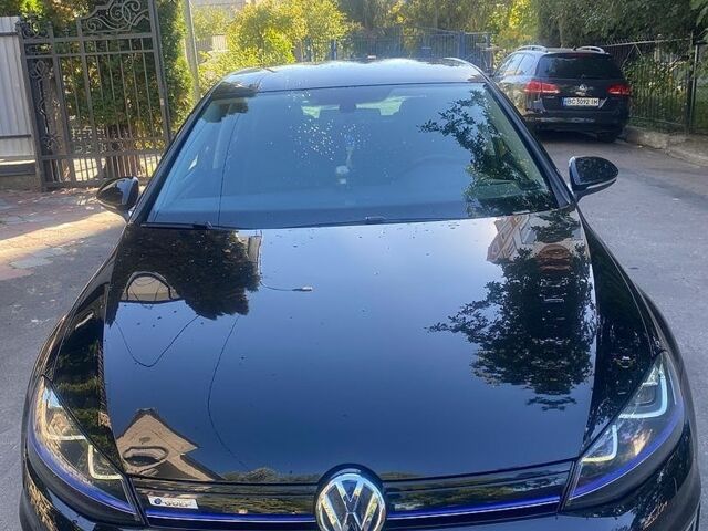 Черный Фольксваген e-Golf, объемом двигателя 0 л и пробегом 100 тыс. км за 9700 $, фото 1 на Automoto.ua