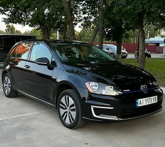 Черный Фольксваген e-Golf, объемом двигателя 0 л и пробегом 163 тыс. км за 8499 $, фото 1 на Automoto.ua