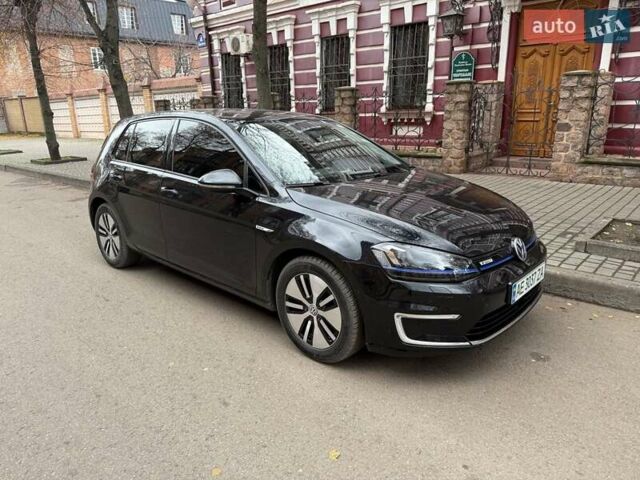 Черный Фольксваген e-Golf, объемом двигателя 0 л и пробегом 95 тыс. км за 10000 $, фото 1 на Automoto.ua