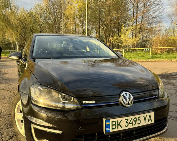 Черный Фольксваген e-Golf, объемом двигателя 0 л и пробегом 140 тыс. км за 9600 $, фото 1 на Automoto.ua