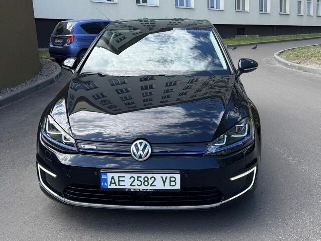 Чорний Фольксваген e-Golf, об'ємом двигуна 0 л та пробігом 153 тис. км за 10000 $, фото 1 на Automoto.ua