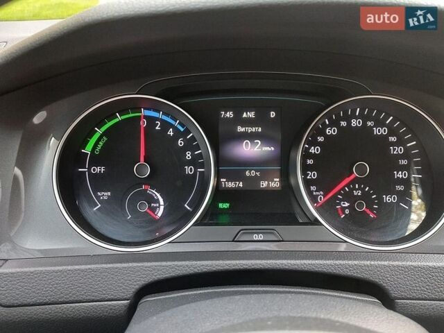 Черный Фольксваген e-Golf, объемом двигателя 0 л и пробегом 119 тыс. км за 10000 $, фото 1 на Automoto.ua