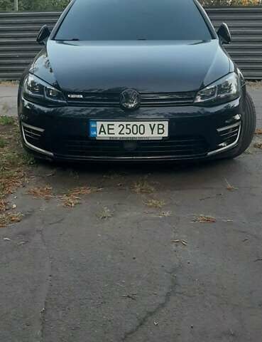 Черный Фольксваген e-Golf, объемом двигателя 0 л и пробегом 166 тыс. км за 12700 $, фото 1 на Automoto.ua