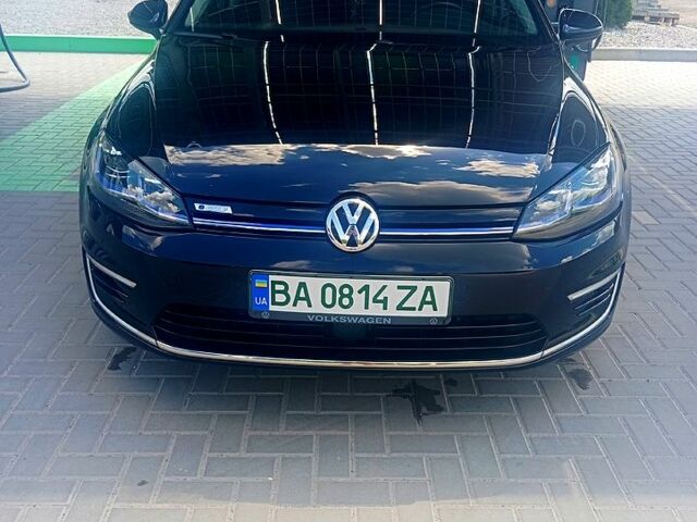 Черный Фольксваген e-Golf, объемом двигателя 36 л и пробегом 168 тыс. км за 15000 $, фото 1 на Automoto.ua