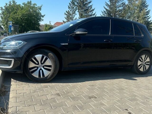 Черный Фольксваген e-Golf, объемом двигателя 0 л и пробегом 105 тыс. км за 13999 $, фото 1 на Automoto.ua