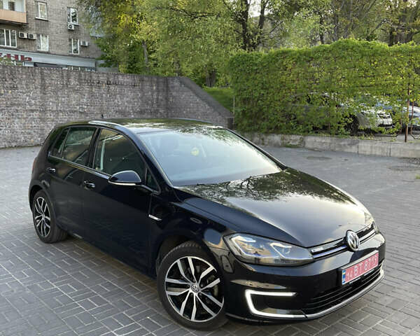 Черный Фольксваген e-Golf, объемом двигателя 0 л и пробегом 145 тыс. км за 14999 $, фото 1 на Automoto.ua