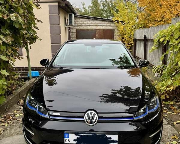 Черный Фольксваген e-Golf, объемом двигателя 0 л и пробегом 140 тыс. км за 15500 $, фото 1 на Automoto.ua