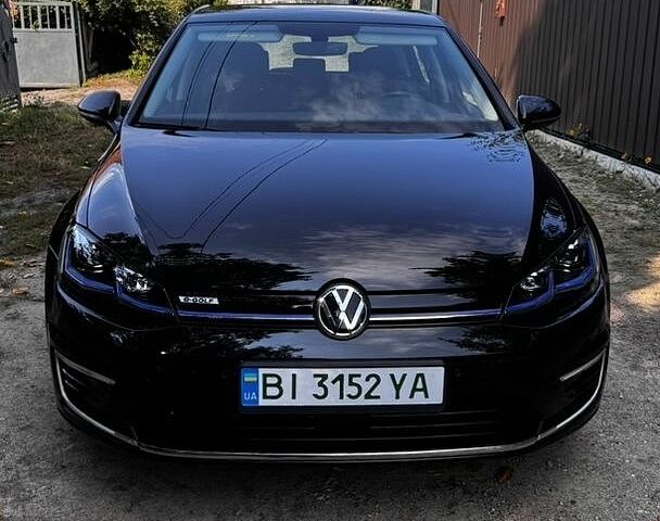 Черный Фольксваген e-Golf, объемом двигателя 0 л и пробегом 109 тыс. км за 14300 $, фото 1 на Automoto.ua