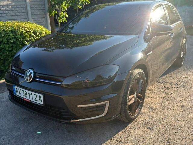 Черный Фольксваген e-Golf, объемом двигателя 0 л и пробегом 61 тыс. км за 15000 $, фото 1 на Automoto.ua