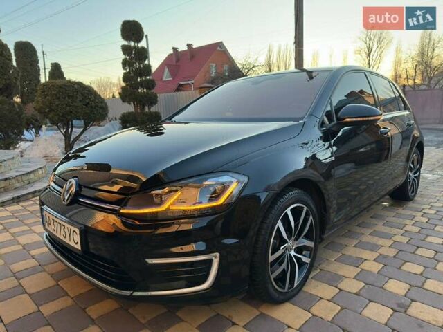 Черный Фольксваген e-Golf, объемом двигателя 0 л и пробегом 97 тыс. км за 15700 $, фото 1 на Automoto.ua