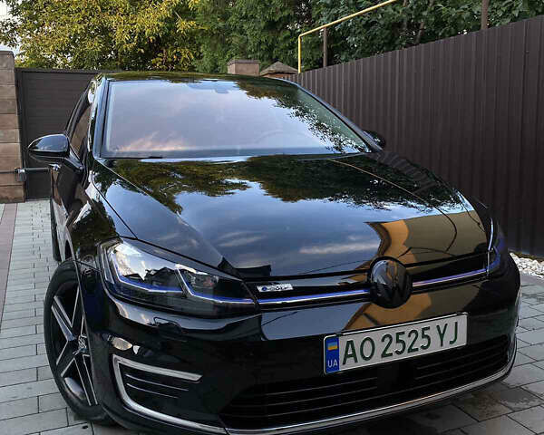 Черный Фольксваген e-Golf, объемом двигателя 0 л и пробегом 94 тыс. км за 16000 $, фото 1 на Automoto.ua
