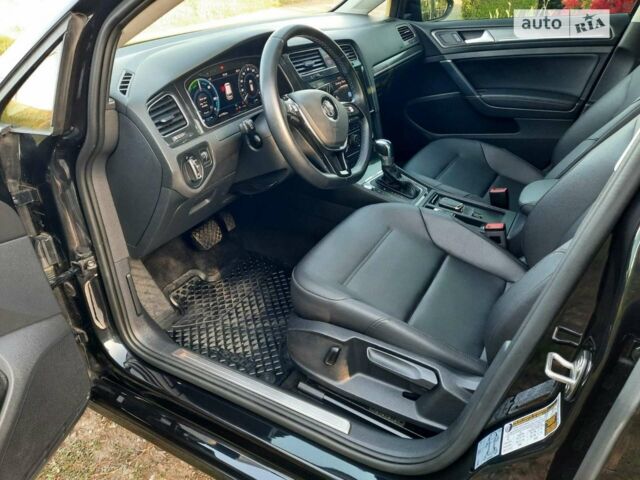 Черный Фольксваген e-Golf, объемом двигателя 0 л и пробегом 41 тыс. км за 17500 $, фото 1 на Automoto.ua