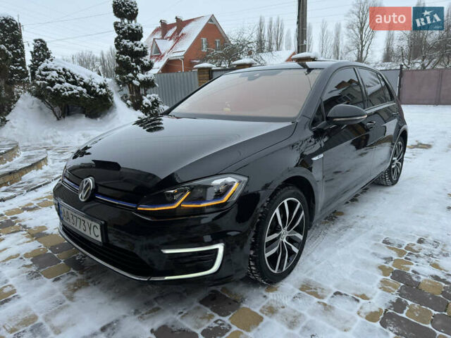 Черный Фольксваген e-Golf, объемом двигателя 0 л и пробегом 96 тыс. км за 16900 $, фото 1 на Automoto.ua