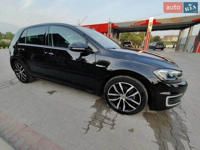 Черный Фольксваген e-Golf, объемом двигателя 0 л и пробегом 180 тыс. км за 15100 $, фото 1 на Automoto.ua