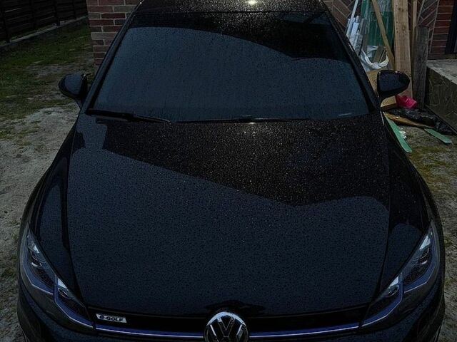 Черный Фольксваген e-Golf, объемом двигателя 0 л и пробегом 92 тыс. км за 14000 $, фото 1 на Automoto.ua