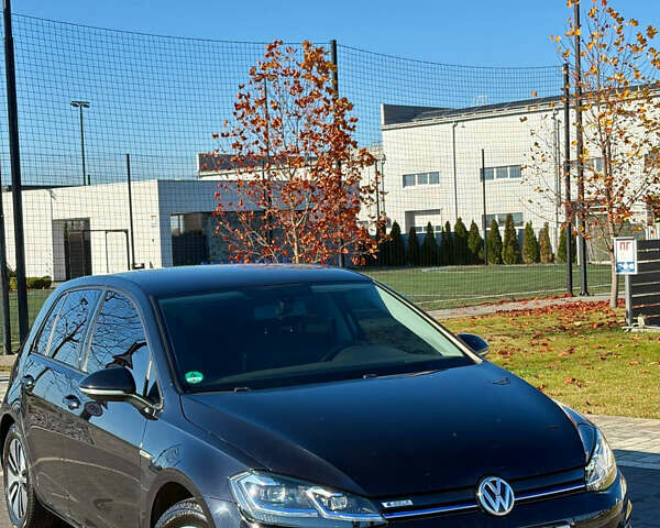 Черный Фольксваген e-Golf, объемом двигателя 0 л и пробегом 59 тыс. км за 13500 $, фото 1 на Automoto.ua